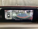 狭い場所での駐車やすれ違いなどでより的確な運転操作に役立つ360&deg;ビューモニターが装備されています。