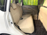 後部座席も気になるようなキズ・汚れやへたり等、大きなダメージはなく、良好な状態です。