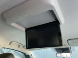 後席モニターはセカンドシートやサードシートの方でも長距離ドライブなどTVモニターでTV鑑賞ができ時間をゆったり活用できます。