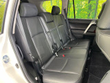 後部座席も気になるようなキズ・汚れやへたり等、大きなダメージはなく、良好な状態です。