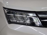 LEDヘッドライトには「オートマチックハイビームシステム」を搭載。夜間走行時にハイビームで走行可能と判断した場合、ロービームとハイビームを自動的に切り替え、前方視界確保をアシストします。