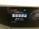 スピードメーター内のディスプレイ部に安全装備の設定状態が表示されます。
