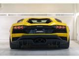 Giallo Spica / Style package / Exterior details in visible carbon fiber / Carbon fiber engine Bonnnet / Interior carbon fiber package  / Visibility and light package