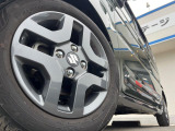 【純正14インチアルミホイール】外観にマッチした純正アルミホイールを装着しております。各種社外アルミホイールや、スタッドレスタイヤも取扱いしております。是非ご相談ください♪