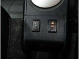シートヒーター付:寒い日や夏の冷房中の冷えやすい肩・腰・脚部を暖めるシートヒーターが運転席に装備されています!Hi‐Loの切り替えも可能です♪