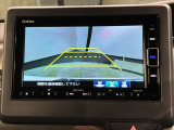 リバースギアに入れるだけで後方の表示へ切り替わります。夜間や雨の日の駐車も楽になりますよ。