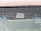 【ホンダセンシング】走行中に前方の車両等を認識し、衝突しそうな時は警報とブレーキで衝突回避と被害軽減をアシスト。より安全にドライブをお楽しみいただけます。