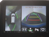 パノラミックビューモニター付きです。車両を上から見た様な映像を画面に表示。運転席からの目視だけでは見にくい、車両周辺の状況をリアルタイムでしっかり確認出来ます。