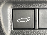 【パワーバックドア】スマートキーや運転席のボタンを押すだけでリアゲートが自動で開閉します!荷物を持っている時や、高い位置にあるバックドアを閉める際に便利な機能です♪