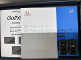 スマートキーは鍵をバッグに入れたままでもドアロックの開閉やエンジンのON・OFFができます。夜間や雨の日も鍵を探さなくて良いので便利です。