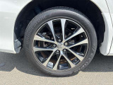 【純正ホイール】純正設計ならではの美しいデザインと精密な仕上げで、車両全体のスタイリングを引き立てます。