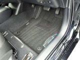 フロアマットも綺麗にクリーニングされています。