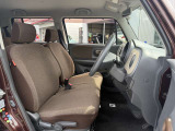 運転席シート廻りは使用感も少なく、良好な状態となっています。前オーナー様が丁寧に使っていたことがよくわかりますね。