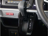 【シフトレバー】シフトもとても操作しやすいデザインになっております。運転する人の事を第一に考えた操作性の高い仕様です。