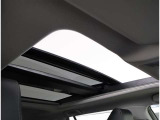 サンルーフついています!キャンプの時に星空を車の中から眺めることができます!