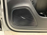 メルセデス・ベンツの定める厳しい基準をクリアしたお車のみをご案内させて頂きます。納車前整備はメーカー規定に基づき100項目以上にも及ぶ点検を熟練のメカニックによって行いご納車させて頂きます。