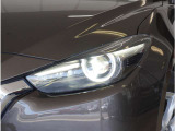 【LEDヘッドライト】省電力で長寿命の明るく運転しやすいLEDヘッドランプです。明るく照らすので暗い夜道からお客様を守ってくれます。お近くの広島マツダまでお越しください。