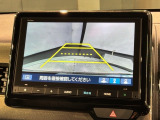 リバースギアに入れるだけで後方の表示へ切り替わります。夜間や雨の日の駐車も楽になりますよ。