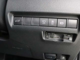 パワーテールゲート、カメラビュー切替、アクティブヘッドライトスイッチ下方にはビルトインETC2.0が装備されています