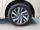 純正のアルミホイール装着車です。タイヤサイズは165/65R14です。