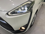 【LEDヘッドライト】悪天候や夜間走行時も良好な視界を確保し安心して運転できる高輝度LEDヘッドライトを装備!点灯速度が早く、消費電力も抑えられています。
