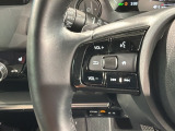 ステアリングにオーディオ操作スイッチが付いています。オーディオ画面に直接タッチしなくても操作が出来ますので、運転に集中できます。