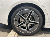 総在庫で600台ほどの取り扱いがございます。弊社デモカー使用の車両やメーカー使用の車両などもご紹介ができます。