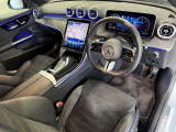 メルセデスのシートは、少し硬めに出来ておりますので、長時間の運転でも疲れにくく、安全にドライビングをお楽しみ頂けます