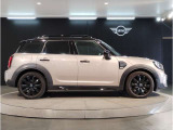 ☆MINIの車の始まりは大人四人がギリギリ乗れるコンパクトな車です!!今となっては3ナンバーですが、もともとは5ナンバーの車でした!!