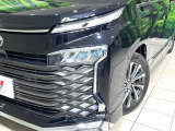 【シーケンシャルターンランプ付きLEDヘッドライト】人気の『流れるウィンカー』付きのLEDヘッドライトを装備♪高級感はもちろん、点灯時は存在感たっぷりで他車からも認識されやすく安心です。