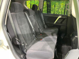 後部座席も気になるようなキズ・汚れやへたり等、大きなダメージはなく、良好な状態です。