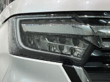 LEDヘッドライトは、点灯の瞬間から最大光量を発揮し、突然暗くなるトンネルなどでの安定感を高めます。