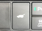 【パワーバックドア】スマートキーや運転席のボタンを押すだけでリアゲートが自動で開閉します!荷物を持っている時や、高い位置にあるバックドアを閉める際に便利な機能です♪