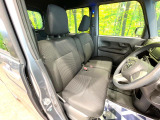 運転席まわりには十分なスペースがあり、大柄な方でもゆったり運転していただける環境です。