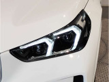 BMWの伝統の丸目4灯ヘッドライトでございます。LEDライトで視認性もよく明るく安全性の向上につながります。