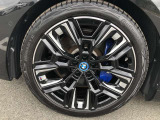 BMW純正20インチホイール。洗練されたデザインで、足元の個性を引き立てます。