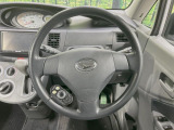 インテリアに合わせたデザインのステアリングは、運転される方のことも考え、運転しやすい形状、大きさです。是非一度、実際に触ってお確かめください。