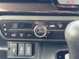 【 オートエアコン 】車内温度を感知して自動で温度調整をしてくれるのでいつでも快適な車内空間を創り上げます!//