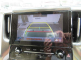 バックガイドモニターで、後方を確認しながら安心して駐車することができます。運転初心者も熟練者も必須の機能ですよ!