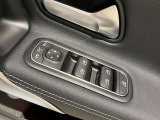 メモリー付き電動シートも装備されておりますのでシート位置を3パターン記憶できます。