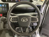 ステアリングから手を離さず、運転に集中したままオーディオ等の操作ができます。