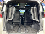 普段のお買い物や通勤、送迎等に十分な荷室スペースを確保しております。セカンドシートを倒すと、大きな荷物の積載も可能です♪