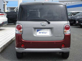 バックカメラが付いているので後方確認が非常にしやすいです。今や運転初心者も熟練者も必須装備!ついていて損はないですね♪