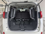 3列目を倒すと、大きな荷物の積載も可能です