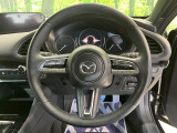 【純正革巻きステアリング】上質な革を使用することで、手にしっかり馴染みとても運転しやすいハンドルです♪