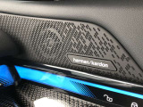 ハーマンカードンのカースピーカーは良質な音を届けると同時に、その先にある車内空間における上質な&ldquo;音楽体験&rdquo;も提供している。