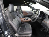 ゆったり室内で運転もしやすいです♪使い勝手の良い配置も考えられています!!