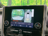【パノラミックビューモニター】専用のカメラにより、上から見下ろしたような視点で360度クルマの周囲を確認することができます☆死角部分も確認しやすく、狭い場所での切り返しや駐車もスムーズに行えます。