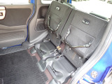 ◆チップアップ&ダイブダウン機構付【ULTR SEAT】は後席座面を左右分割で跳ね上げることができます。トランクで積載できない背の高い荷物をラクラク収納できます。ホンダ車ならではの人気装備です。