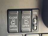 【両側パワースライドドア】スマートキーや運転席のスイッチで後席両側スライドドアの開閉が可能♪電動だから力を入れてドアを開ける必要が無く、小さなお子様でも簡単に開け閉めでき快適です♪